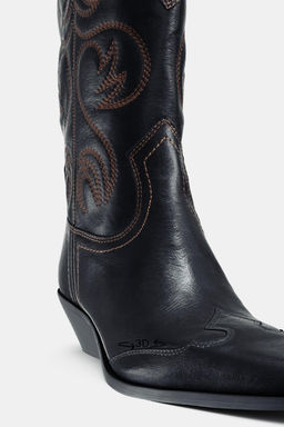 EMBROIDERED LEATHER COWBOY BOOTS