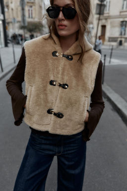 FAUX SHEARLING GILET WITH TOGGLES - Zara фото 2