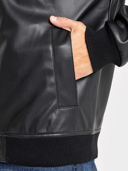 Жакет мужской из экокожи в черном цвете