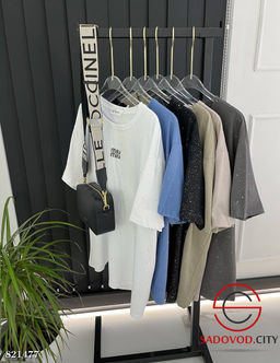 Футболка женская со стразами