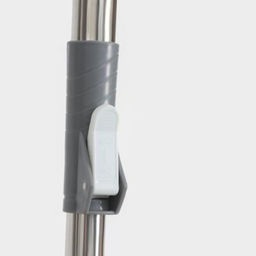 Швабра с отжимом и ведром на колёсиках с пластиковой центрифугой Доляна, 14 л, швабра, запасная насадка из микрофибры, МИКС