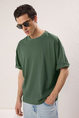 TRENDYOL MAN Siyah Boxy/Kare Kesim %100 Pamuklu Basic T-Shirt TMNSS25TS00162