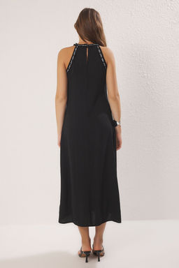 Trendyolmilla Siyah Duz Kesim Aksesuar Detayl? Maxi Dokuma Elbise TWOSS25EL00556