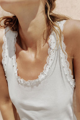 TOP PERLAS ENCAJE / Blanco roto