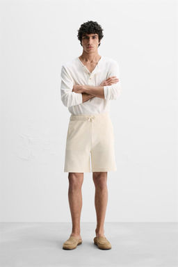 TEXTURED RELAXED FIT BERMUDA SHORTS