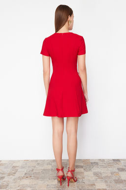 TRENDYOLMILLA K?rm?z? Etegi Belden Ac?lan Fiyonk Detayl? Mini Dokuma Elbise TWOSS24EL00803  фото 6