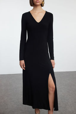 Trendyolmilla Siyah Duz V Yaka Etegi Volanl? Skater/Belden Ac?lan Esnek Maxi Orme Elbise TWOAW25EL00111 фото 3