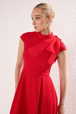 TRENDYOLMILLA Beyaz A-Kesim Piliseli Dokuma S?k Elbise TPRAW25EL00151  фото 6