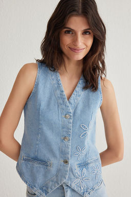 TRENDYOLMILLA Ac?k Mavi Cicek Nak?sl? V Yaka Denim Yelek TWOSS25YE00003