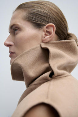 ASYMMETRIC FRINGED WOOL CAPE - Zara фото 2