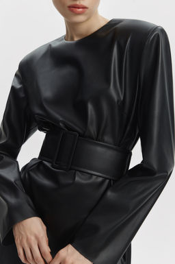 Платье мини с подплечникам из экокожи - Mollis фото 4