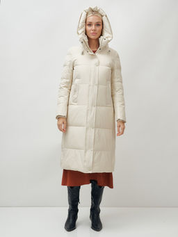 Пальто утепленное стеганное зимнее с капюшоном женское бежевого цвета 9601B - Holdluck фото 7