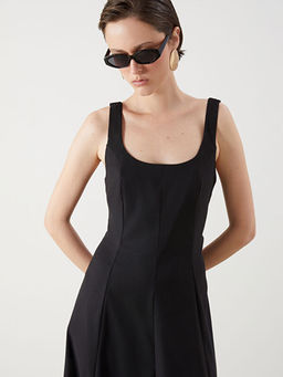 Kare Yaka Pileli Poplin Elbise