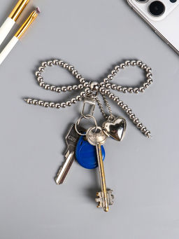 Цена за 2 шт. Брелок для ключей на карабине Бант и сердце, на сумку, рюкзак, под серебро, бусины d=0.5 см сердце 2.7?3?1.5 12?12?1.5 см - Simaland фото 5