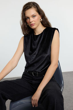 Siyah Vatka ve Buzgu/Drape Detayl? Regular Orme Bluz TWOAW25BZ00223