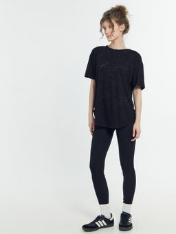 Футболка женская черная c рисунком волны волны на черном 302945/1 - Mark formelle фото 4