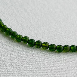 Бусы из Хромдиопсида