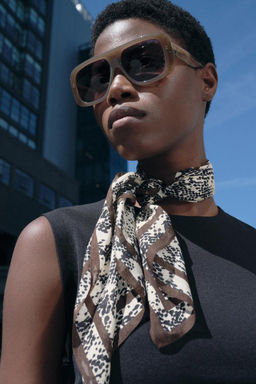 ANIMAL PRINT MODAL AND SILK SCARF