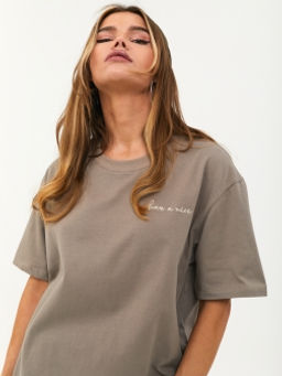 ФУТБОЛКА ЖЕНСКАЯ - Chic & charisma фото 2