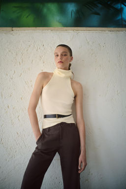 TOP CUELLO ALTO MANGA SISA / Crudo