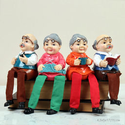 Цена за 4 шт. Фигурка Бабушка, Дедушка висячие ножки 25 см / YG759-AB /уп 4/96/микс