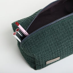 Косметичка женская на молнии TEXTURA, объёмная, большая, мягкая, вафельная текстура, зелёная  фото 2