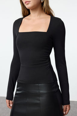 Siyah Kare Yaka Buzgu/Drape Detayl? Fitted/Vucuda Oturan Orme Bluz TWOAW25BZ00194
