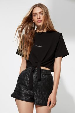 TRENDYOLMILLA X Sagaza Studio Siyah Sloganl? Orme T-Shirt TPRAW22TS0214