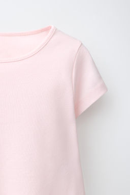 CAMISETA LISA BAJO ENCAJE / Rosa pastel