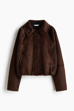 Chaqueta corta con cuello