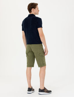 Джинсовые шорты-бермуды зауженного кроя цвета хаки