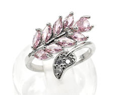 Кольцо веточка 18*15мм цв.розовый Радуга камня