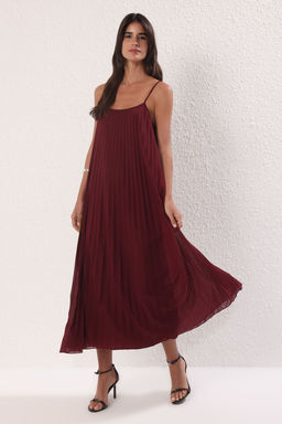 TRENDYOLMILLA Siyah Duz Y?rtmacl? Maxi Piliseli A-line Esnek Orme Elbise TWOSS25EL00170 фото 2