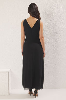 Siyah A Kesim F?rf?rl? Sifon Dokuma Maxi Ucus Ucus Elbise TWOSS25EL00653