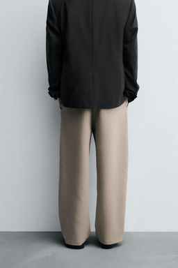 PANTAL?N RELAXED FIT PLIEGUES / Tostado claro - Zara фото 3