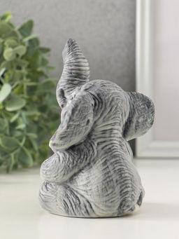 Сувенир "Слоник весёлый сидит" 12,8 см