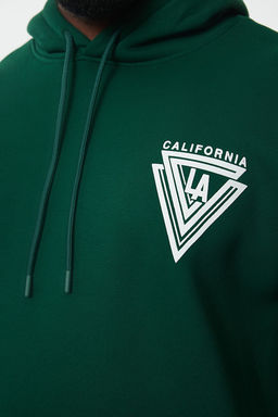 Zumrut Yesili Buyuk Beden Kapusonlu Oversize/Genis Kesim Ici Polar Bask?l? Sweatshirt TMNAW24AO00026