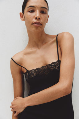 TOP RIB ENCAJE / Negro