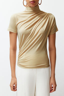 Tas Buzgu/Drape Detayl? Fitted/Vucuda Oturan K?sa Kollu Dik Yaka Esnek Orme Bluz TWOSS24BZ00426