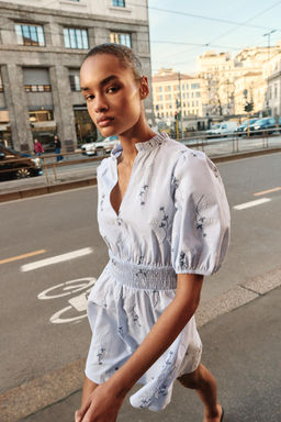 VESTIDO ESTAMPADO BORDADOS ENGOMADOS / Azul / Blanco - Zara фото 4