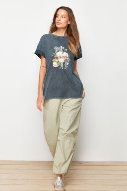 TRENDYOLMILLA Indigo %100 Pamuk Bask?l? ve Soluk Efektli Boyfriend Orme T-Shirt TWOSS23TS00281 фото 3