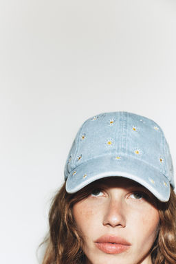 GORRA DENIM BORDADOS MARGARITAS / Azul