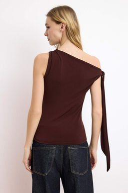 Kahverengi Asimetrik Yaka Baglama Detayl? Esnek Orme Bluz TWOSS25BZ00400