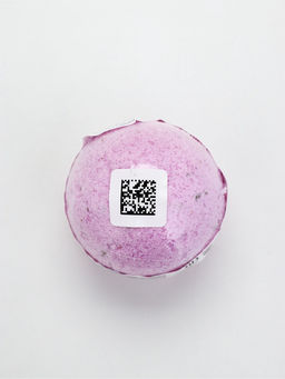 Цена за 2 шт. Бомбочка для ванны с лепестками лаванды Только для тебя, 120 г, ЧИСТОЕ СЧАСТЬЕ  фото 2