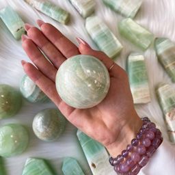 Шар из Кальцита "Фисташковый"