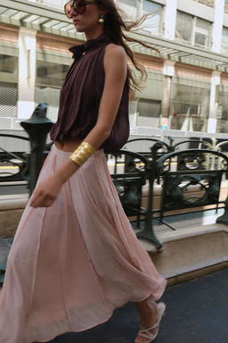 BOW DETAIL PUFF TOP