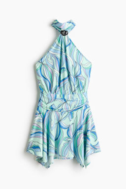 Vestido halter con vuelo