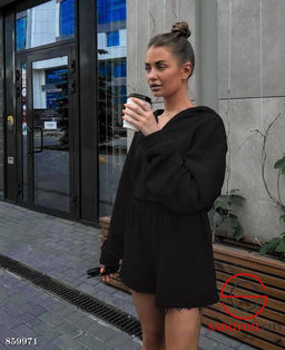 Женский спортивный костюм