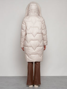 Пальто утепленное с капюшоном зимнее женское бежевого цвета 13305B - Visdeer фото 17