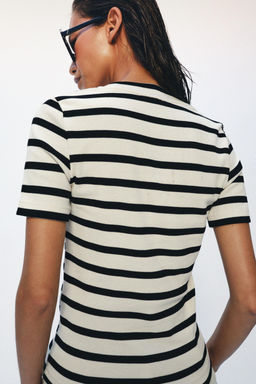 CAMISETA RIB ESCOTE REDONDO / Blanco / Negro